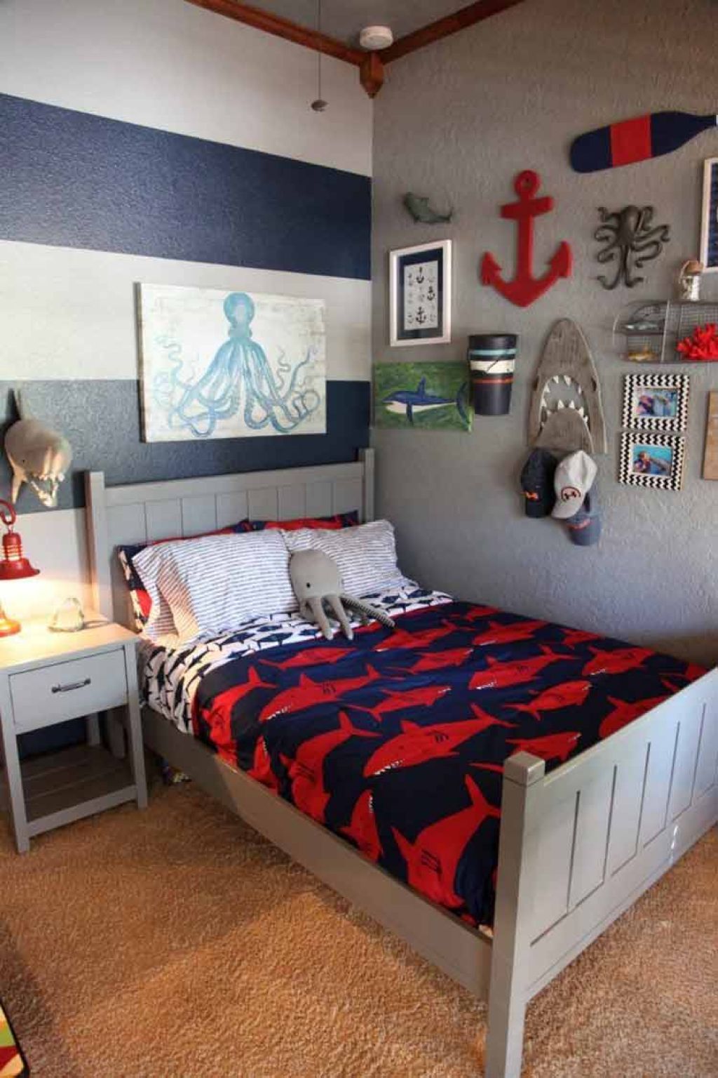 kamar tidur dengan icon laut